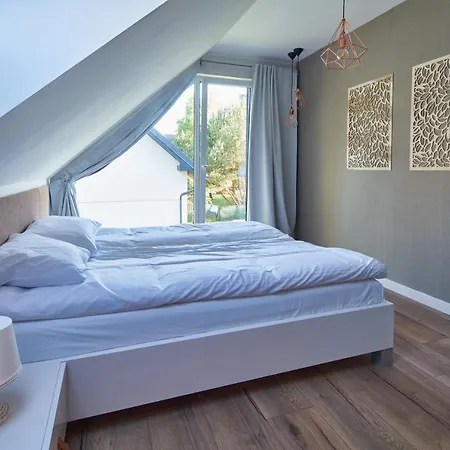 Holiday home Sosnowomi - Caloroczne Na Wynajem